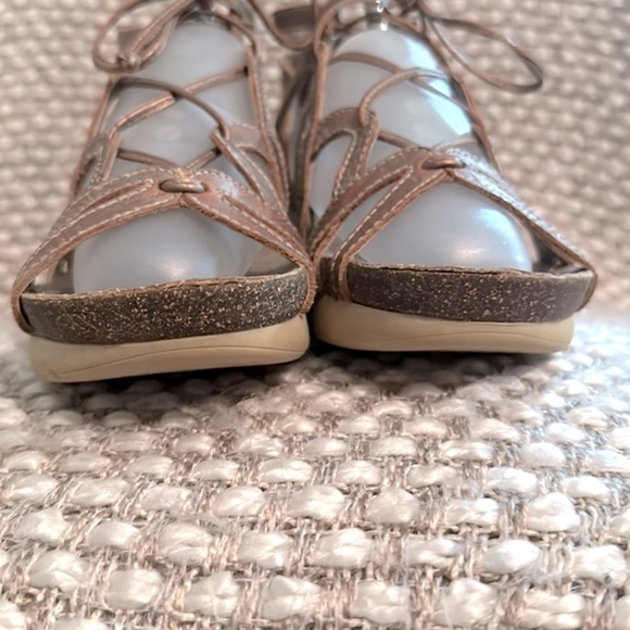 OTBT Women's Nomadic Sandal color hickory 7.5 EUC - Picture 5 of 9